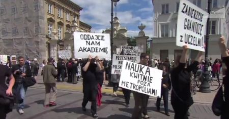 "Czarna procesja" przedstawicieli nauki