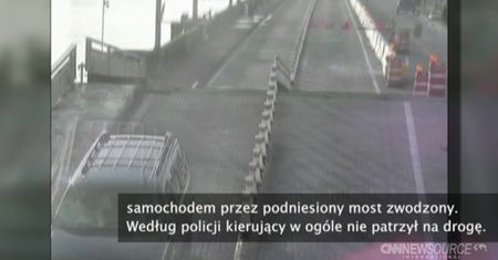 Kierowca z Florydy nie zauważył podnoszącego się mostu