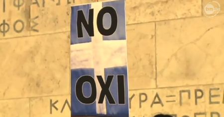 Protestujący w Atenach: Angela Merkel jest jak Hitler