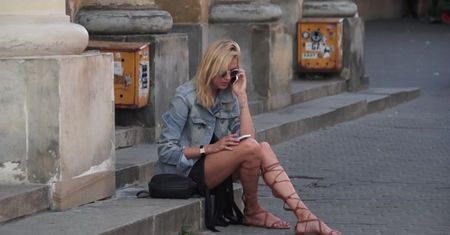 Rubik pod tęczą na Placu Zbawiciela