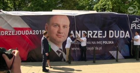Sztabowcy walczą, by "Dudabus" zamienić się w "Szydłobus"