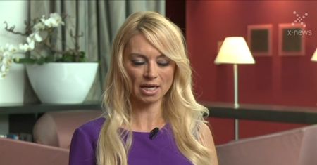 Izabella St. James o Hefnerze: stworzył związek z wieloma kobietami, żeby nie być zranionym