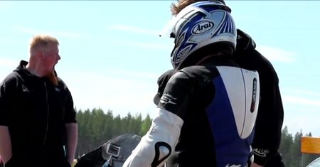 Chciał jechać ponad 335 km/h, spalił motocykl