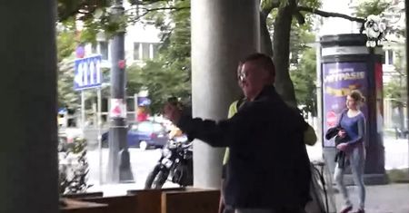 Chodakowska tańczy i piszczy przed paparazzi