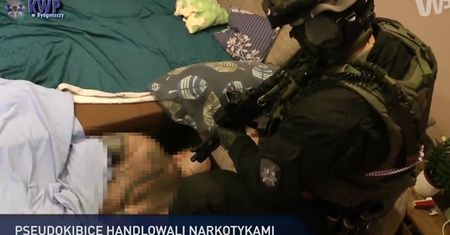#dziejesiewpolsce: gang pseudokibiców