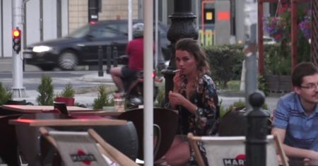 Maffashion chowa papierosa przed paparazzi