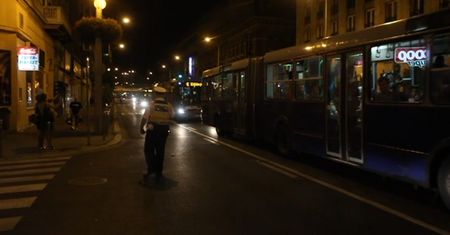 Węgrzy transportują imigrantów autobusami do Austrii i Niemiec