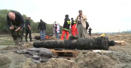 Z Wisły wyłowiono dwie szwedzkie armaty. Mają ponad 350 lat