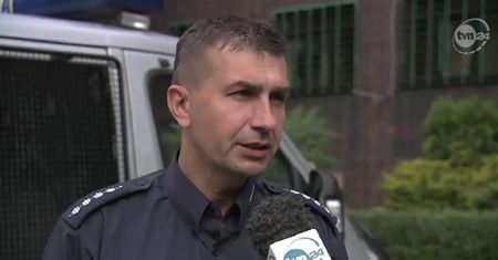Pobił ratownika, gdy pomagał jego córce. Usłyszał zarzuty