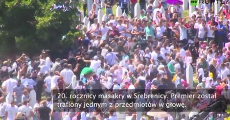 Serbski premier Aleksander Vucić obrzucony kamieniami