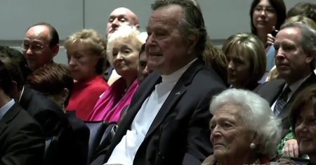 George H.W. Bush w szpitalu z powodu urazu szyi