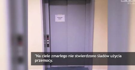 Ciało pacjenta w szpitalnej windzie