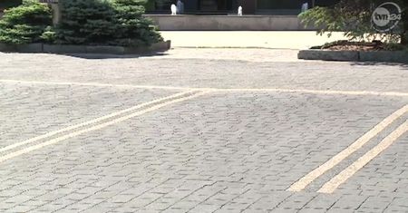 Katowice: matka zostawiła 9-latka w aucie i poszła na zakupy