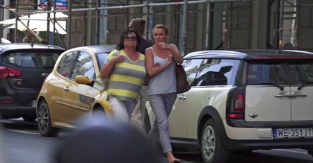 Sonia Bohosiewicz w klapkach na spacerze