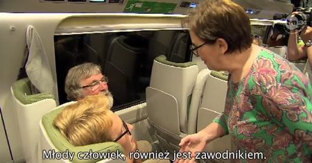 Kopacz podarowała chłopcu koszulkę od Marcina Gortata