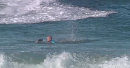 Surfer o ataku rekina. "Jestem szczęściarzem"
