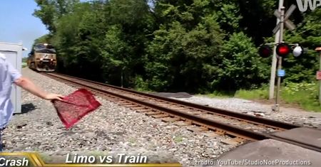 #dziejesiewmoto: limuzyna kontra pociąg