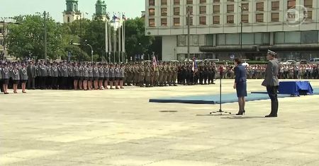 Ewa Kopacz do policjantów: bądźcie dumni z munduru