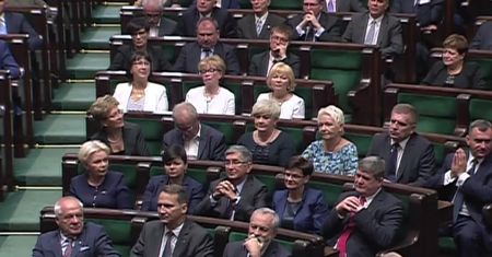 Buczenie podczas orędzia Dudy