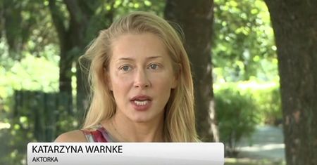 Katarzyna Warnke wyjaśnia z pozowanie w łóżku z Biblią