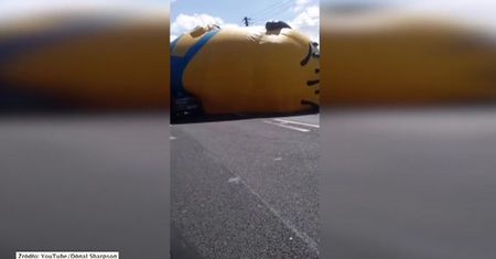 Gigantyczny Minionek zablokował drogę w Dublinie