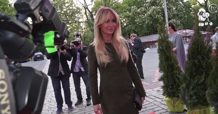 47-letnia Przetakiewicz w zbyt krótkiej sukience