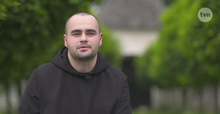 Benedyktyni z Tyńca wymyślili torby i opaski z... egzorcyzmami