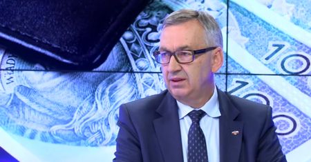 #dziejesienazywo: Minimalna pensja różna w zależności od regionu? Wiceminister zabrał głos w debacie