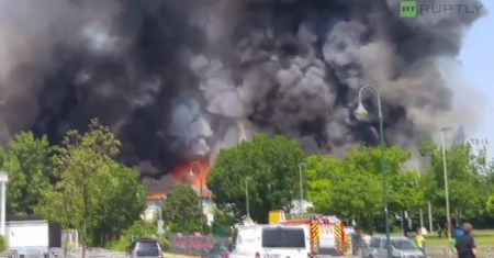 Ogromny pożar w ośrodku dla uchodźców w Dusseldorfie