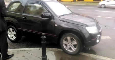 Tak parkuje poseł Jacek Sasin
