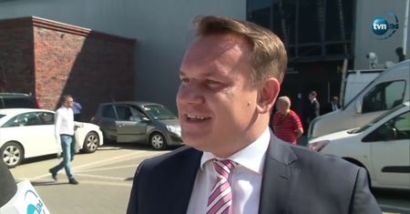 Nazwał Wałęsę "bydlakiem" i wyzwał "na solo", teraz przeprasza