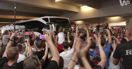 To był szał! Tłumy kibiców witały na lotnisku reprezentantów Polski