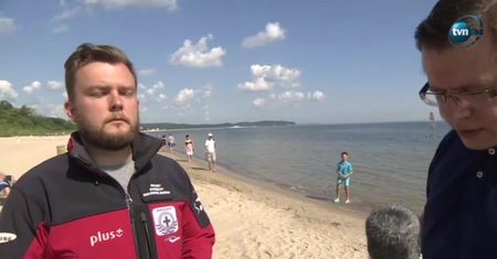 Plażowa opaska chroniąca przed udarem i poparzeniami