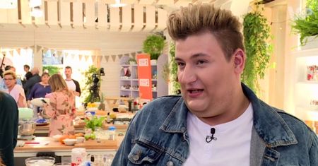 Oprócz pieczenia ciast, uwielbia malarstwo. Kim jest Aleksander Domieracki?