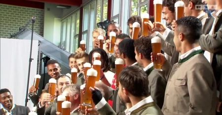 Piłkarze Bayernu gotowi na Oktoberfest. Wśród nich Lewandowski