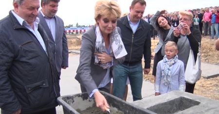 Historyczna chwila w Łodzi. Wmurowali kamień węgielny