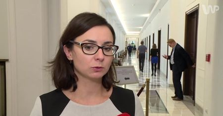 Projekt zakazujący aborcji do komisji sprawiedliwości. Mucha: PiS chce podstępem przeprwadzić tę ustawę