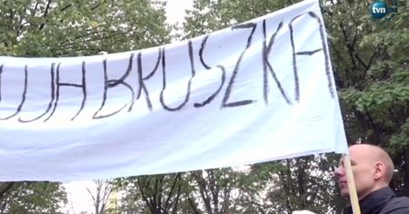 Anja Rubik na Czarnym Proteście w Paryżu: "Walczymy, żeby nowa ustawa nie przeszła"