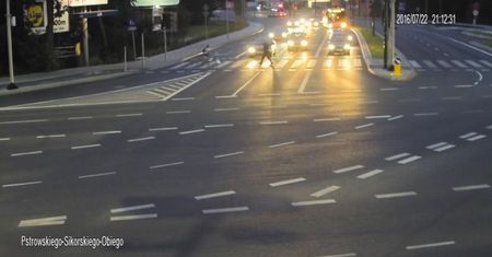 Zderzenie dwóch samochodów uratowało życie rowerzyście