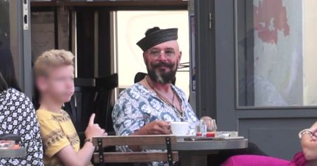 Dziwna czapka Tomka Jacykowa...