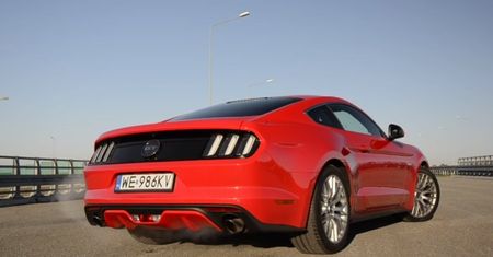 Ford Mustang GT 5.0 V8 - dźwięk silnika i wydechu