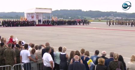 Tak Andrzej i Agata Duda witali papieża