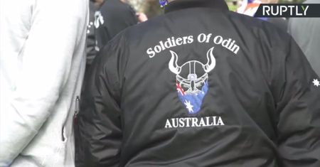 Protest na przedmieściach Melbourne przeciwko osiedlu tylko dla muzułmanów