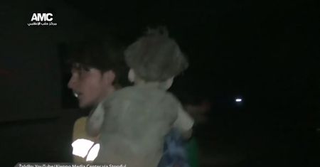 Wstrząsające zdjęcia pięciolatka, który ucierpiał podczas bombardowania Aleppo