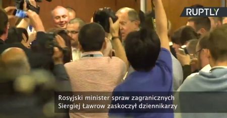 Siergiej Ławrow poczęstował dziennikarzy w Genewie pizzą i wódką