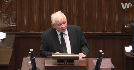 Prezes PiS pochwalił Schetynę. Rabiej: zimna kalkulacja