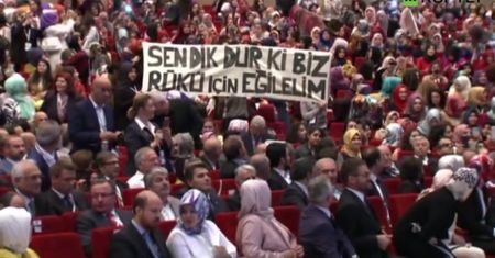 Prezydent Turcji apeluje: Muzułmańskie rodziny nie powinny stosować antykoncepcji