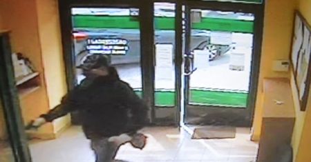 Policja poszukuje sprawcy napadu na bank