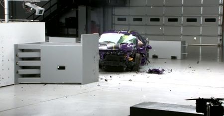Dodge Challenger, crash test IIHS 2016