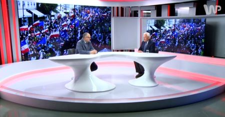 #dziejesienazywo: politycy powinni trzymać się w cieniu pochodów KOD